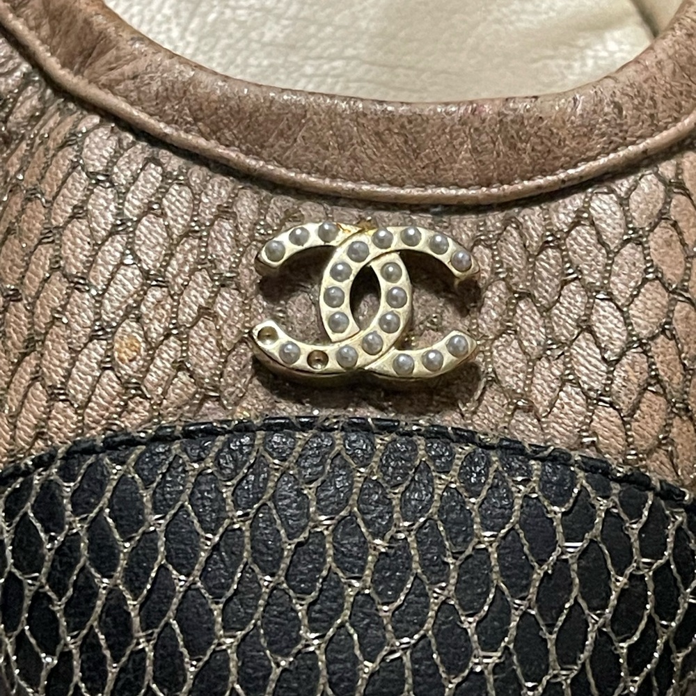 CHANEL Women's Brown and Black Textured Loafers - Picture 11 of 11